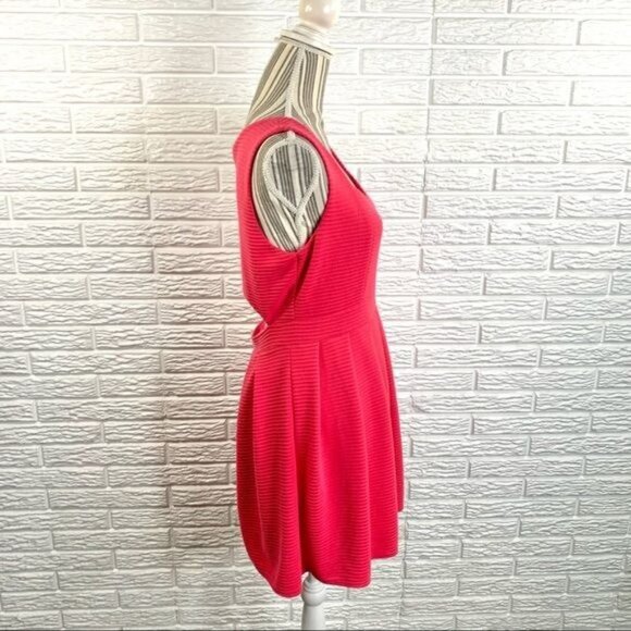 Alya Pink Pleated Fit & Flare Dress Peephole Back Size Medium - Picture 4 of 6